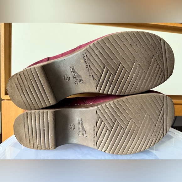 Dansko Barbara in Burgundy or Burnished Wine Nubuck Women’s size 11.5 or EU 42 - Picture 7 of 8